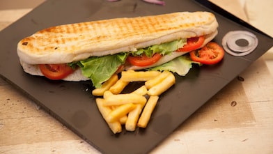 sandwich and crisps