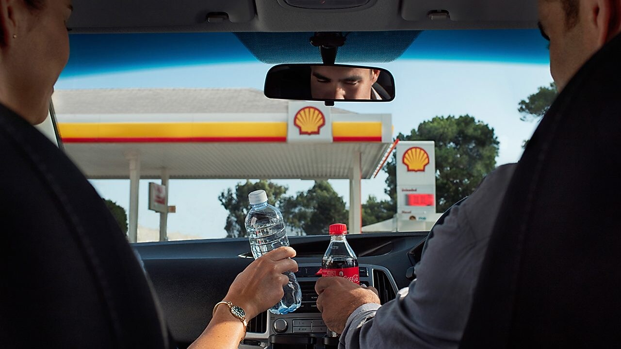 friends drinking in car