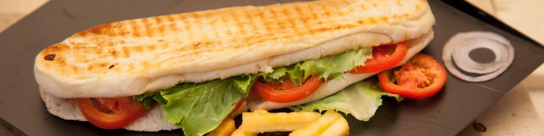 sandwich and crisps
