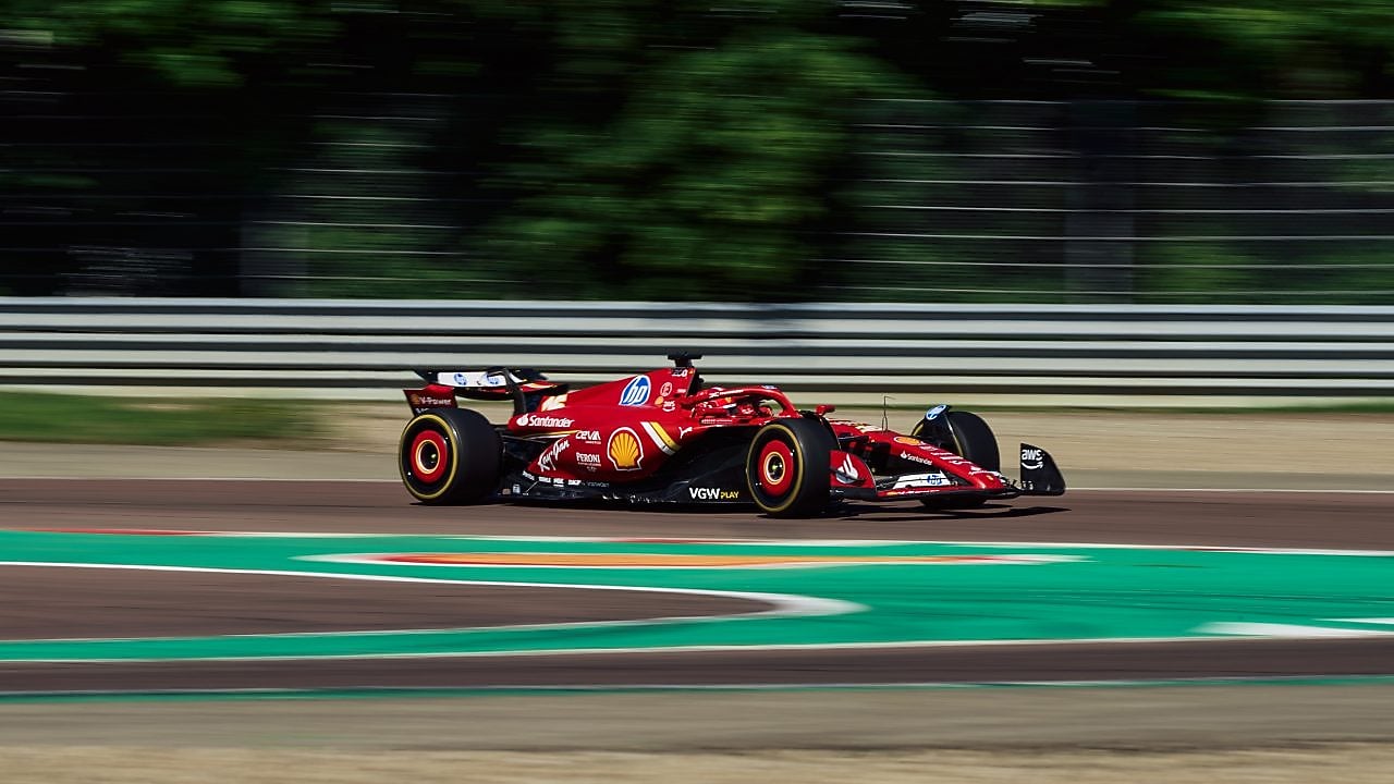 Ferrari F1 2024 em pista 