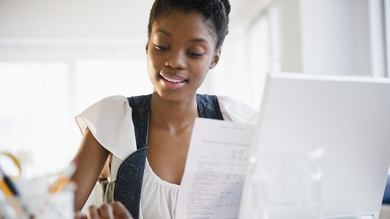lady at desk with laptop